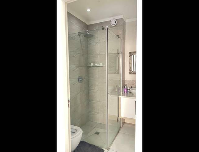 2 BEDROOM APARTMENT FOR SALE IN BRYANSTON